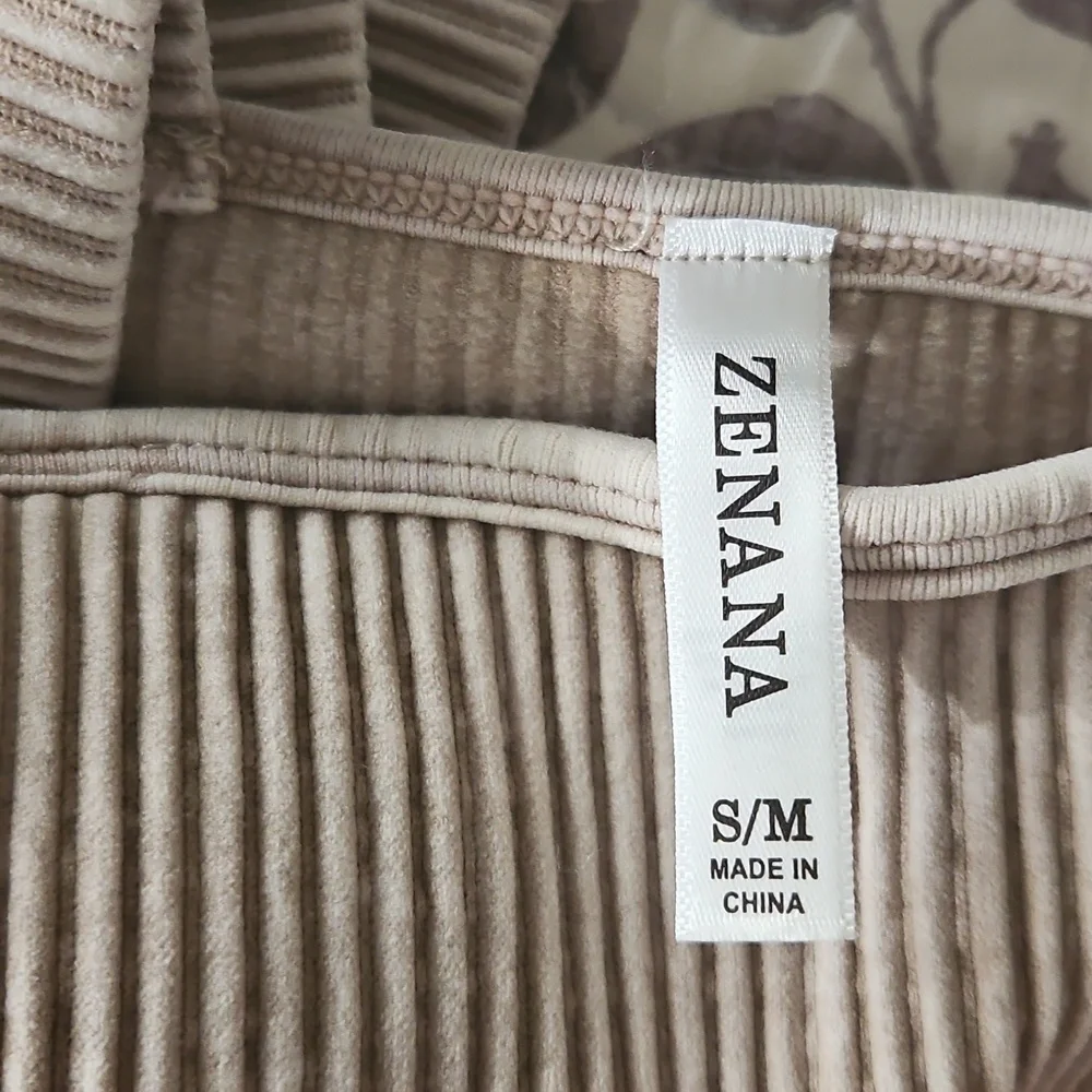 Zenana Ash Mocha Washed Ribbed Seamless Top With Bra Pads NWOT - Picture 4 of 4